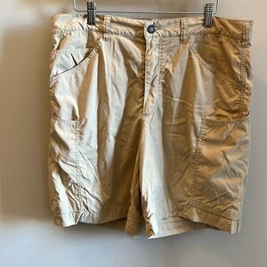 Patagonia Men’s Shorts Nylon Big Pockets Tan Size 36 Gorpcore